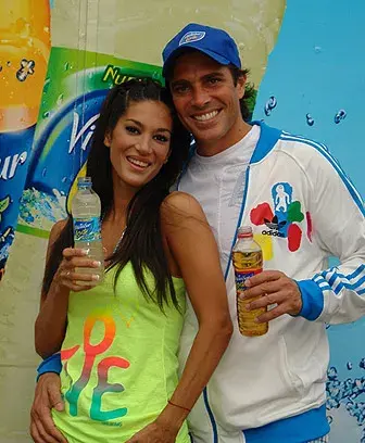 Matías Alé y Silvina Escudero se divirtieron en los juegos que Villa del Sur Levité llevó a las playas de Mar del Plata. 