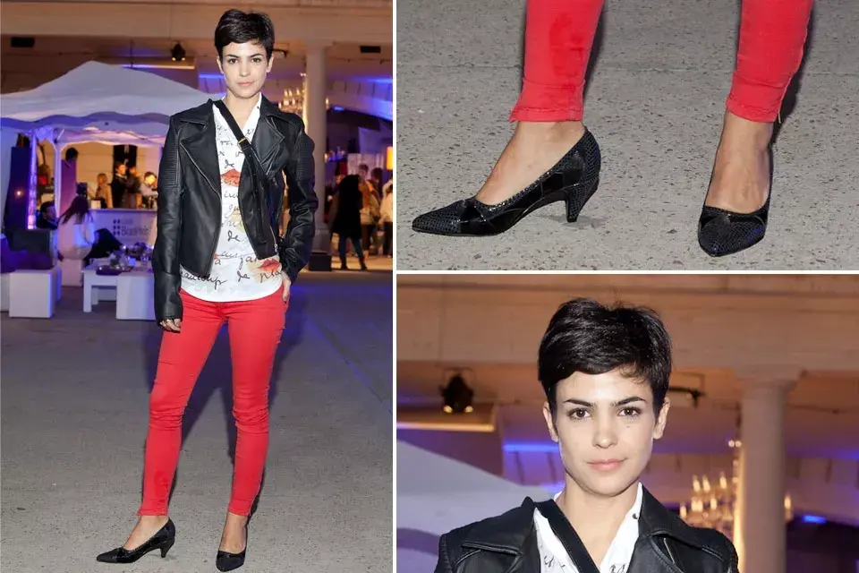 Agustina Cherri fue al Luxury Outlet en el Hipódromo de Palermo y completó su look casual con unos tacos negros. ¡Muy chic!