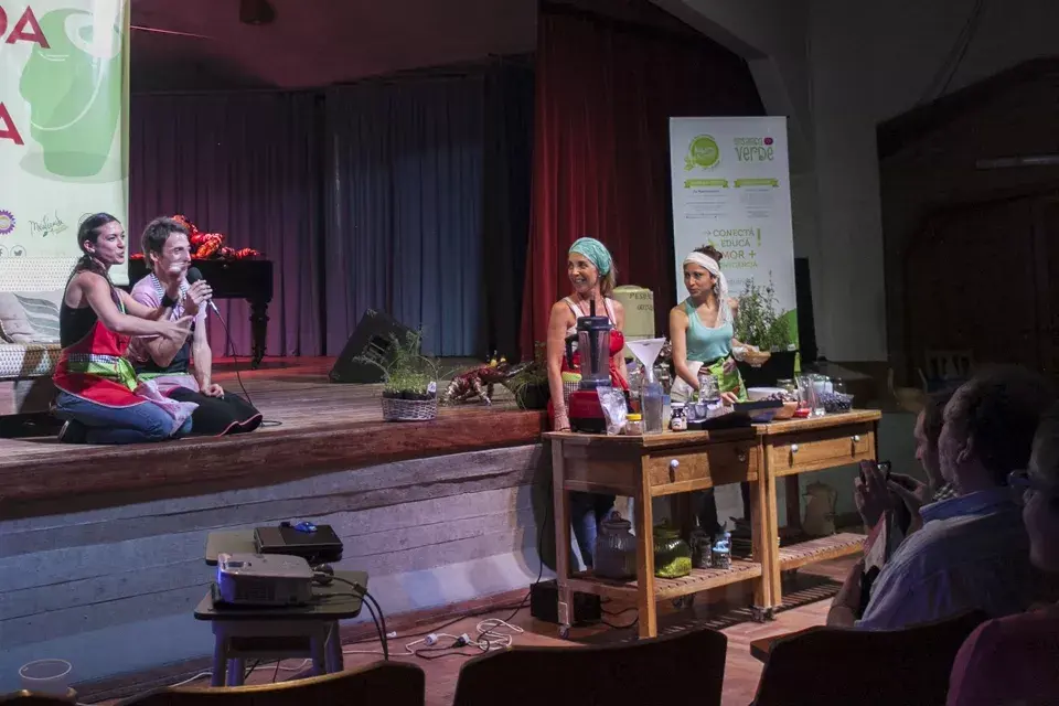 Laura Vanelli y Emilse Cruz. Momento de las recetas raw