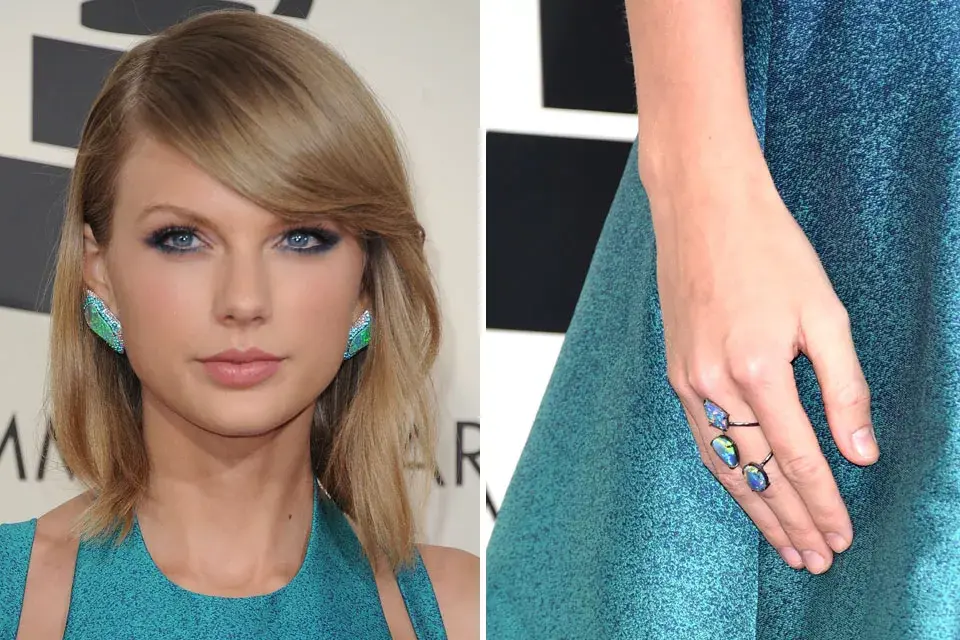 Taylor Swift y el encanto de combinar el turqueza con sus ojos y su make up. En cuanto a su look de pelo optó por algo bien simple: lacio, suelto y bien prolijo