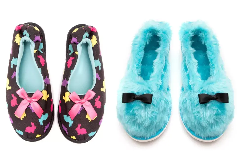 Pantuflas con conejitos o de peluche (Tutta la Frutta, $183 el par)