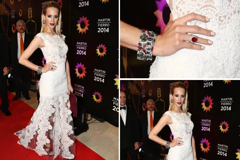 Julieta Prandi impactó con un diseño de Laurencio Adot. Completó su styling con un peinado hacia atrás y labios en color morado