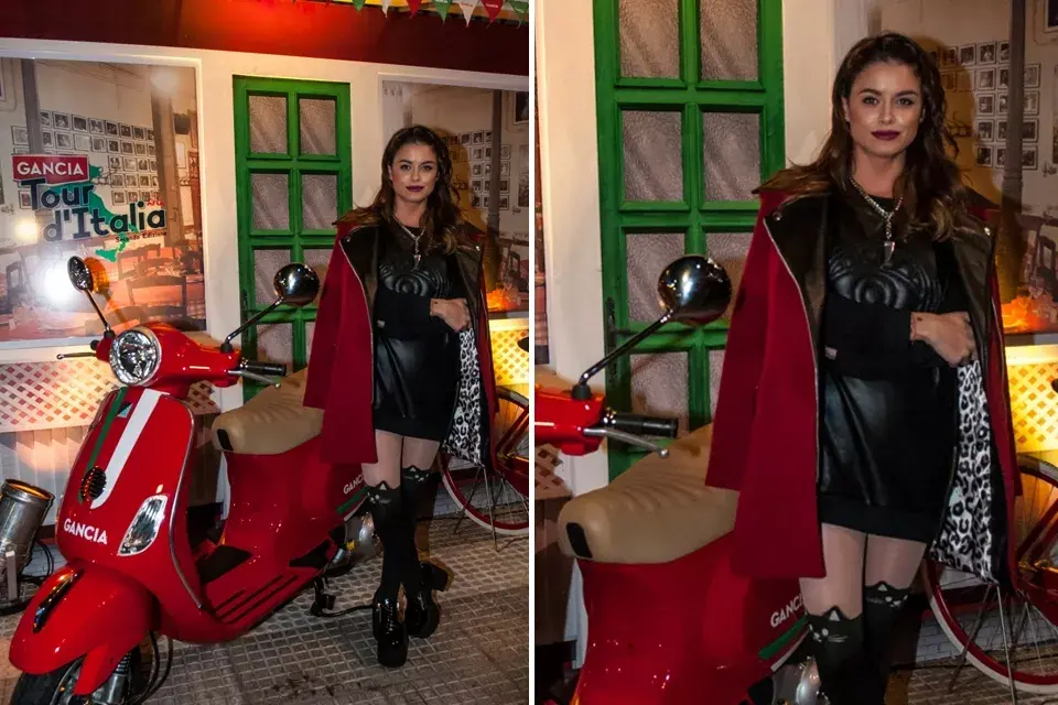 Vitto Saravia con un look un tanto gatubelezco. La modelo lució un vestido de cuero, medias bucaneras con diseños de gatitos y plataformas ¿El toque darky? Labios morados, un must del make up de invierno