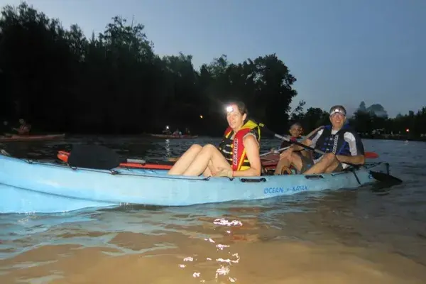 La remada nocturna consiste en navegar a la luz de la luna llena, recorriendo ríos y arroyos