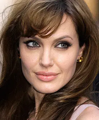 Look 2: flequillo, suelto y con ondas (y un poco de onda también). 