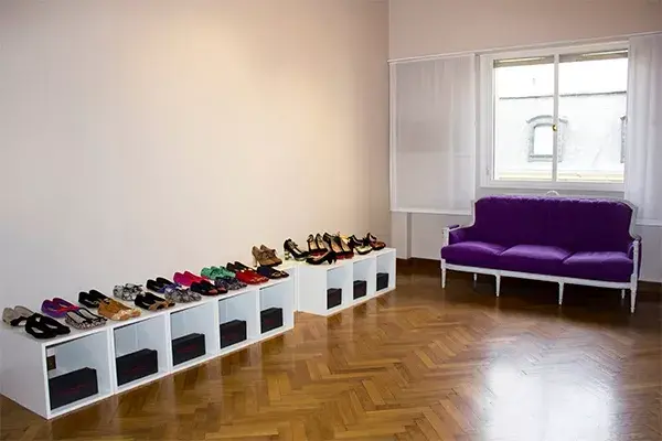 Un showroom en el que los zapatos son protagonistas