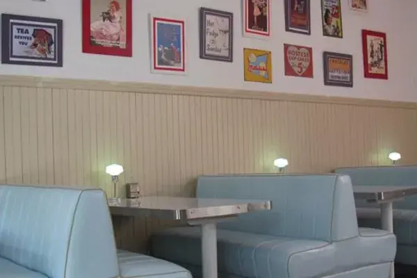 En vaso típico de merendero americano, tomate un licuado de banana en Muu Lechería de Palermo