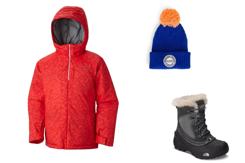 Campera impermeable con tejido anti-desgarros, aislante interno y puños ajustables, Columbia. Gorro de lana con pompón, $899, Herschel. Botas de nieve con estructura de cuero y suela anti-deslizante, $1.800, The North Face