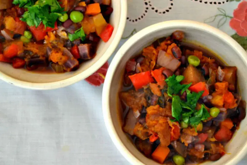 Guiso de verduras y porotos aduki.