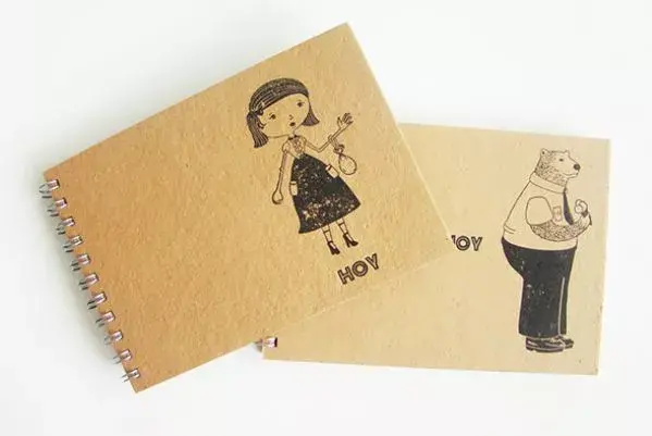 Tapa dura con dibujos de artistas y semana en doble página (Livré, $130,  www.deliriomistico.com.ar)