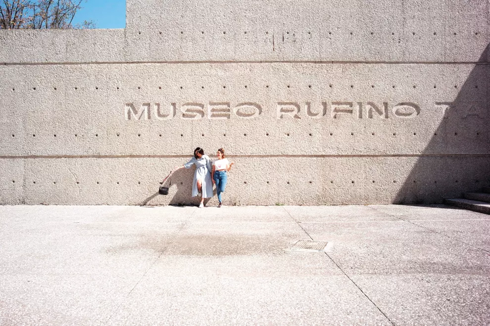 Explanada del Museo Rufino Tamayo, dedicado a presentar exposiciones de arte contemporáneo. 
