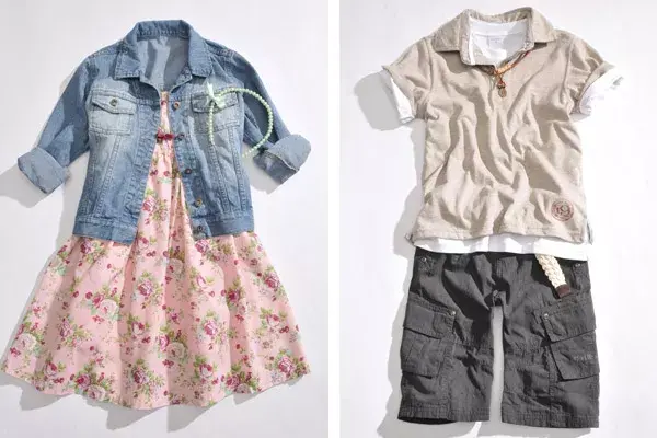 Cheeky propone para las niñas, campera de jean ($169), vestido floreado ($152) y vincha ($39); para los varones, chomba ($89), remera básica ($ 36) y bermuda ($128)