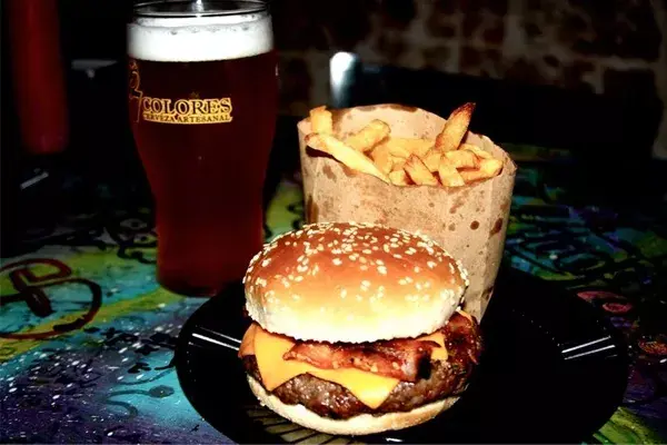La receta de las hamburguesas elaborada por el dueño se inspiró en restaurantes de Nueva York