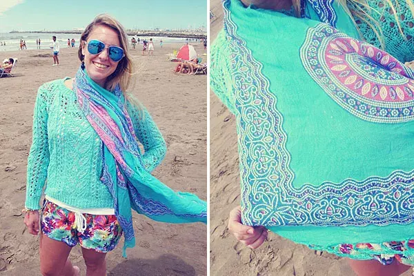 Short floreado y sweater turquesa traídos de Bali; el pañuelo, el accesorio justo para completar el look