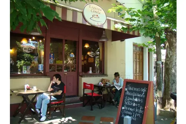 Pastelería casera en un rincón arbolado de Punta Chica