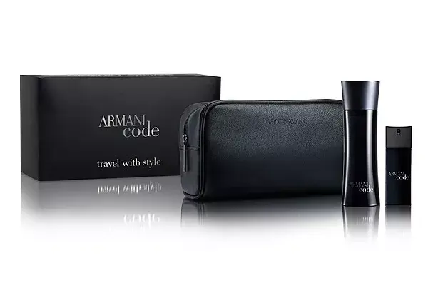 Durante febrero podés conseguir el set de Armani Code para hombre, con una fragancia de 75 ml, una mini talla de 20 ml y una trousse a $400