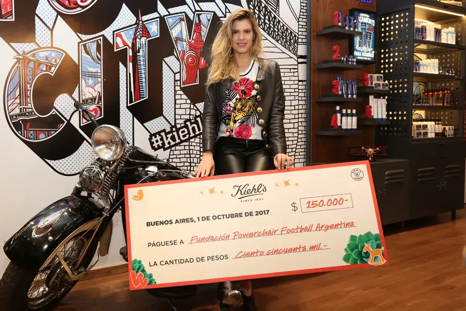 Mery del Cerro estuvo presente en la entrega del cheque de los $150.000 entre Kiehl´s y la fundación Powerchair