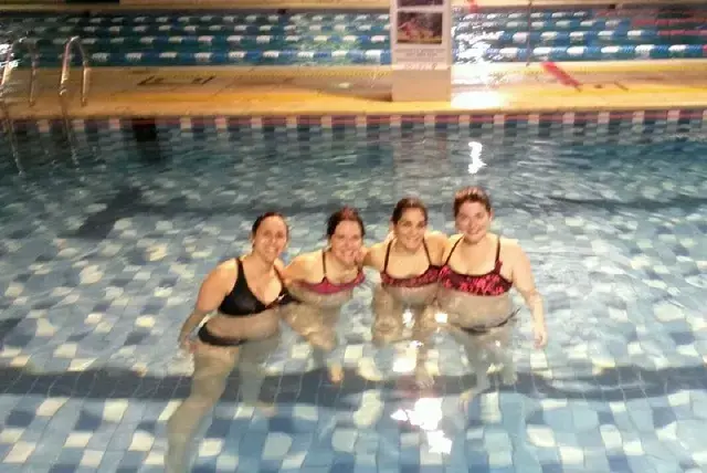 La calidad de la foto es pésima pero acá estamos con Marina, Flor y Luján después de una clase de aquagym