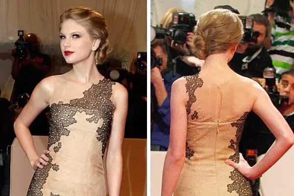 Taylor Swift por un recogido para un look elegante; el peinado realizado con el pelo bastante suelto queda muy canchero