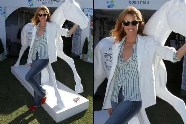 Lara Bernasconi también estuvo en el Abierto de Tortugas. Otra variante del mismo look: jeans, camisa y blazer. ¿Cuál te gusta más?