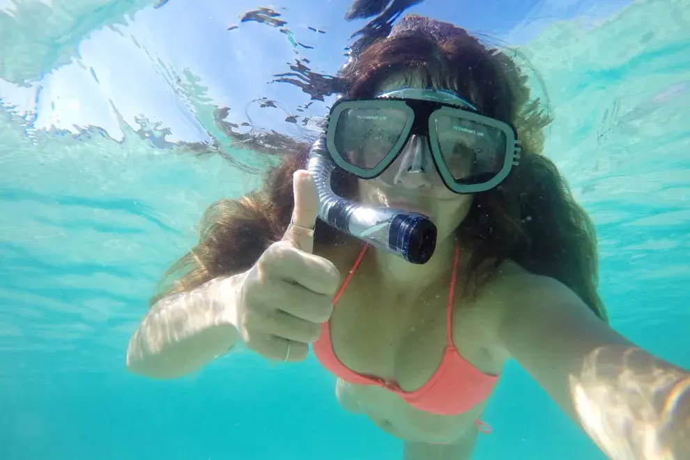 Mar de Andaman, ideal para hacer snorkel. Repleto de peces tropicales, corales y tortugas.