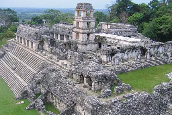 Conocer el mundo maya, una de las opciones