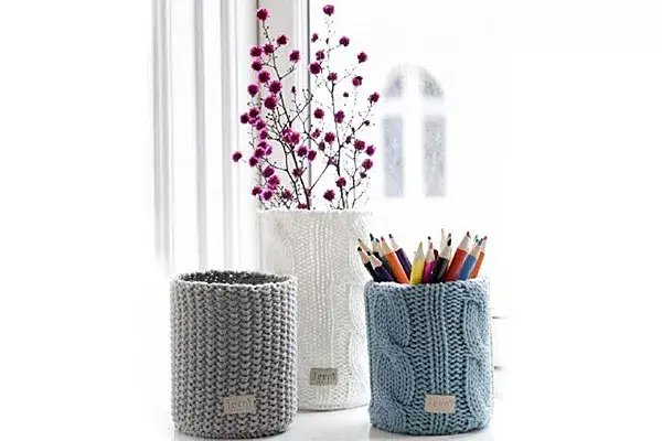 ¿Te va la onda crochet sobre latas o jarrones?