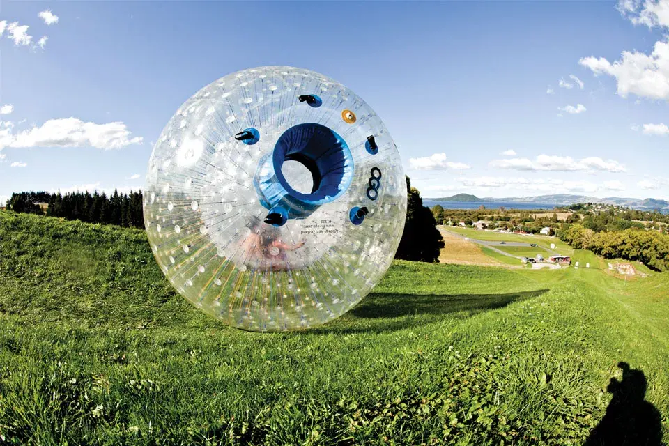 No te podés ir de Rotorua sin tirarte en oggo. Son dos minutos de risas garantizadas