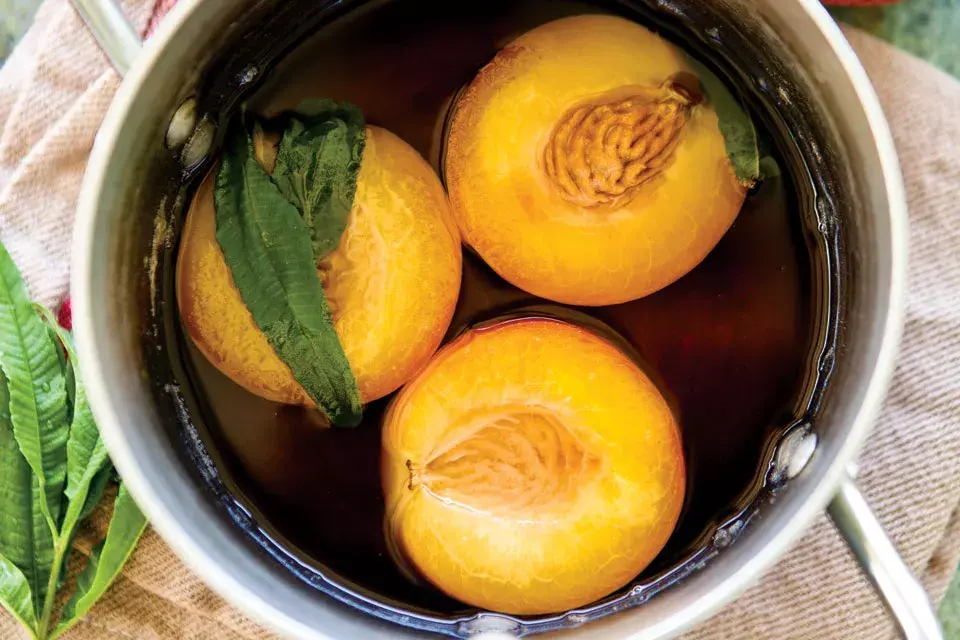 Pelones en almíbar de cedrón