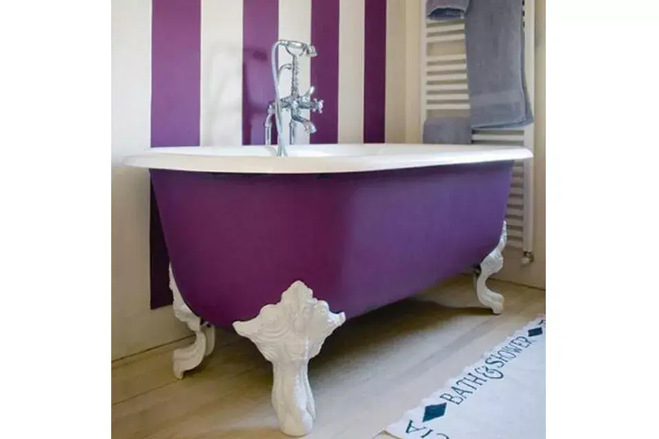 Para reciclar: podés elegirlo para renovar algún mueble; incluso, sanitarios, como una bañera antigua.