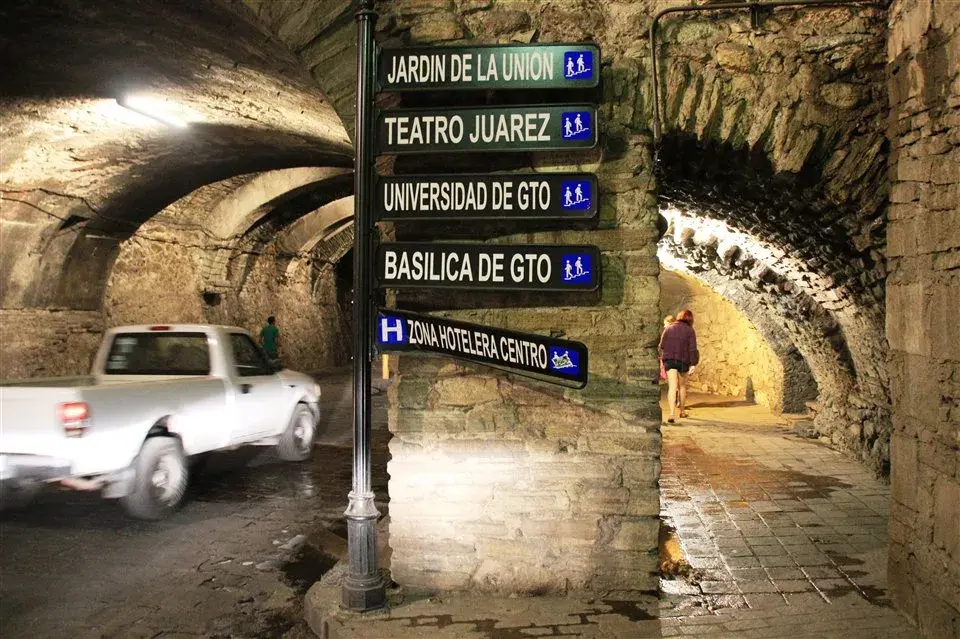 Ciudad under: túneles para llegar más rápido