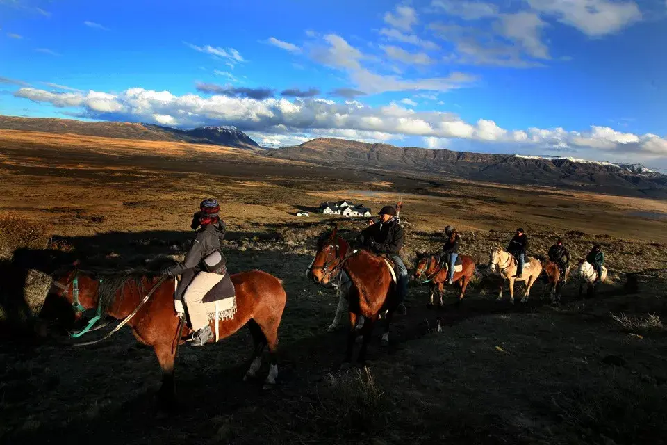 Cabalgata por el Cerro Frias de la estancia Alice, caminoi al Glaciar Perito Moreno a 30 km de El Calafate