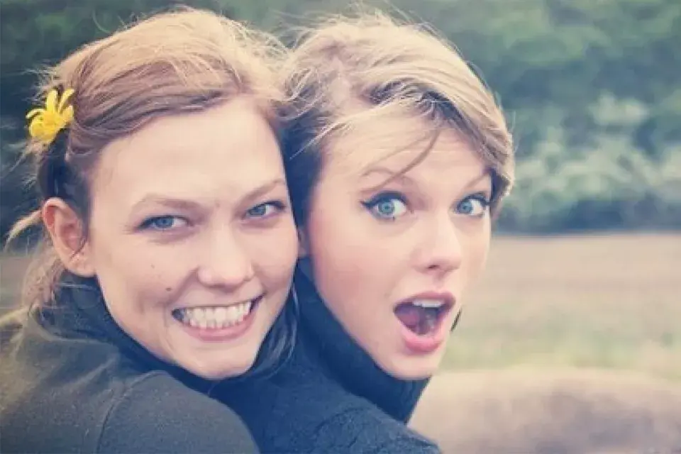 Dos íntimas amigas que además se parecen físicamente y tienen el mismo fanatismo por la moda: Karlie Kloss y Taylor Swift