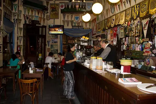 El Banderín, con todo el encanto de los bares retro