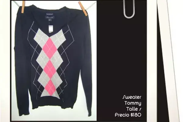 Vas a encontrar remeras, jeans, camisas, polleras, vestidos, sweaters, tapados, camperas, hasta calzado, carteras, chalinas y otros accesorios