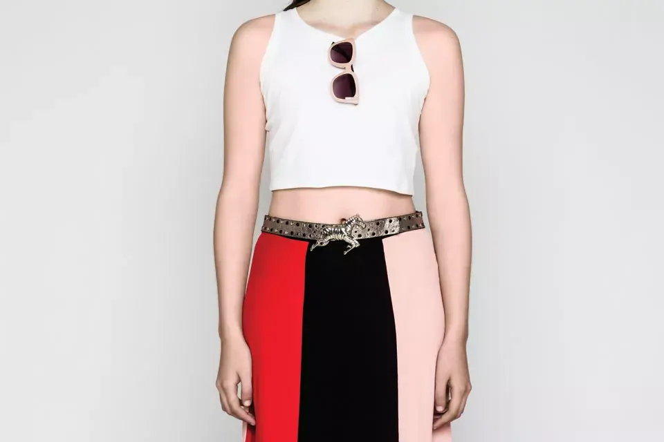 Maxihebilla. Jugate con una hebilla megaprotagonista, es el foco del look y queda muy canchero