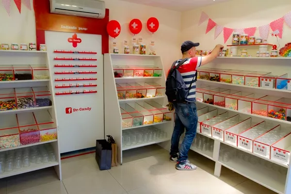 Esta marca simula ser una farmacia y los caramelos funcionan como "medicamentos"