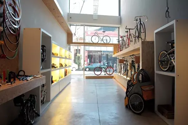 Esta tienda está pensada para que los ciclistas urbanos resuelvan todos sus problemas en un solo lugar