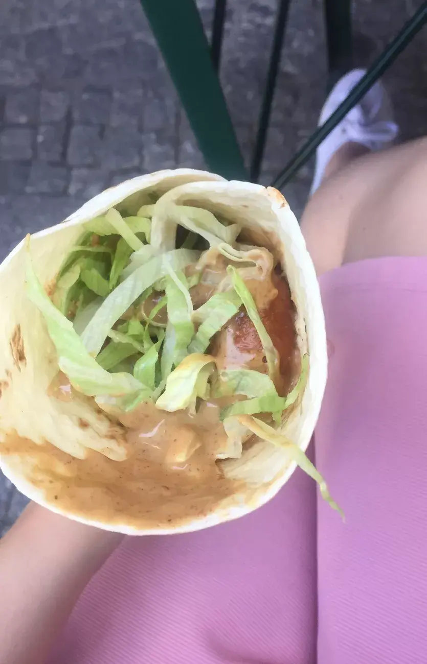 Los nuevos falafels, ya no están rellenos de carne, repollos, tomate y lechugas sino de shakalaka.