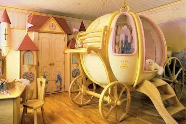Para las más soñadoras de la casa, una cama con forma de carroza de princesa. Eso sí, no es apta para cuartos pequeños.
¿Qué opinás?www.bemlegaus.com