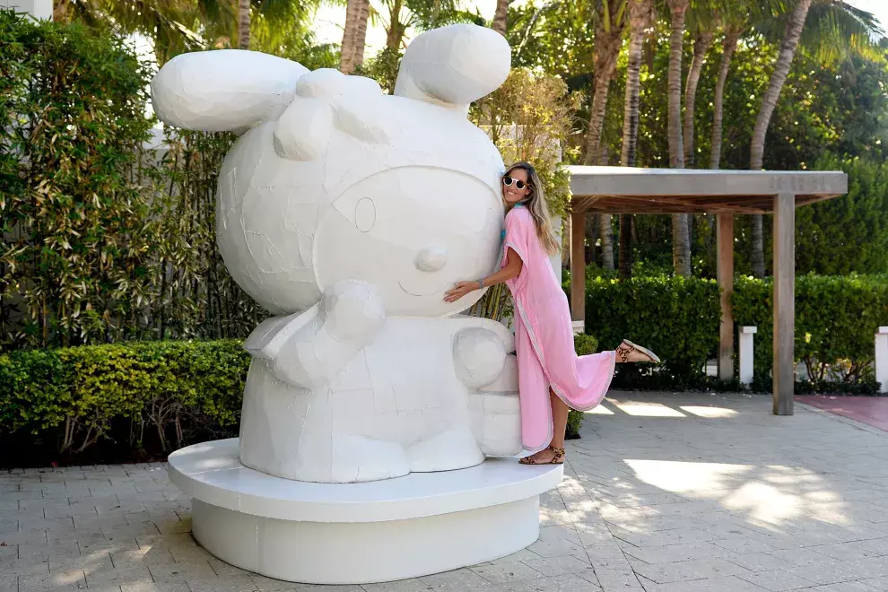 Una estatua de Hello Kitty, lugar muy concurrido para sacarse fotos