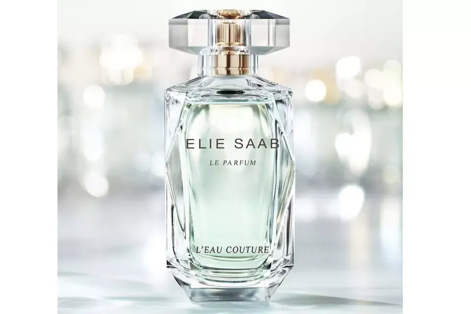 L’Eau Couture.  Tiene almendras verdes,  flor de azahar del naranjo y vainilla.  $ 715 x 30 ml, Elie Saab