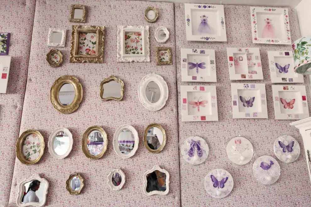 En un negocio de estilo romántico, conseguí la mejor decoración y artículos de bazar