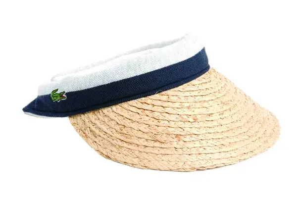 Visera de yute (Lacoste, $249)