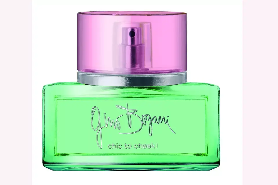 Chic to cheek!, de Gino Bogani. Jazmín, rosa, jacinto, durazno, manzana roja, membrillo, cedro y almizcle. $129, 60 ML