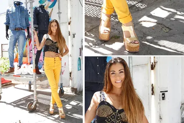 Sofía Reca fue a la presentación de la campaña de Lee. Eligió un chupín amarillo de tiro alto, un crop top negro con tachas y sandalias altísimas ¿qué tal?