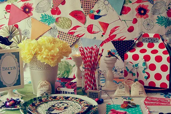 Decoración colorida y detalles simpáticos para customizar tu fiesta