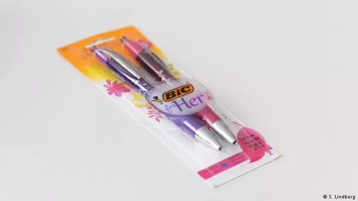 El “Bic para ella” viene en color morado y rosa y… ¿qué más? Cuando apareció este modelo en 2012, hubo reacciones de indignación