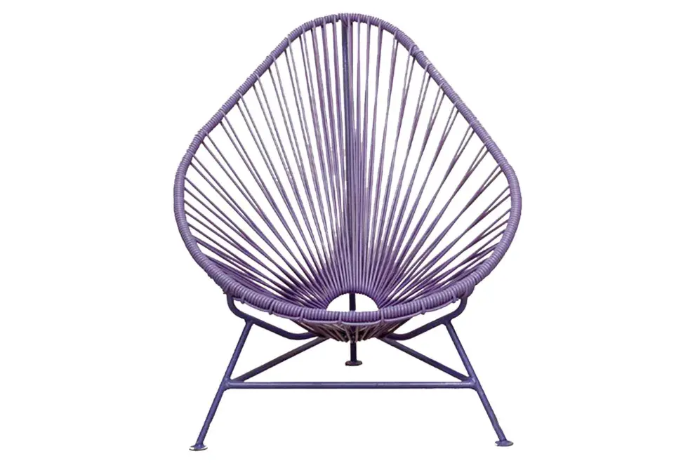 Incorporale actualidad a tu ambiente con el color Ultraviolet de este sillón