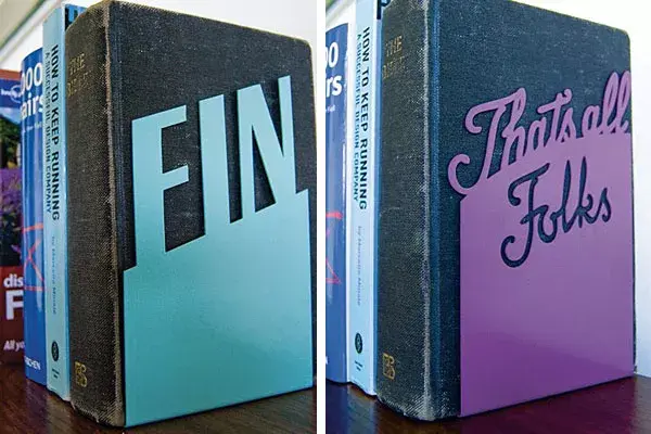 Un poco de color a la biblioteca: topes para sostener la fila de libros